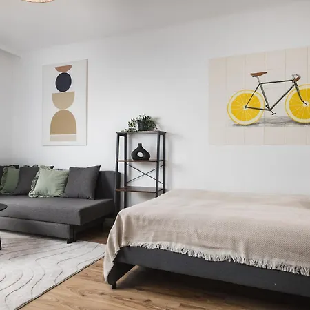 Modernes In Mit Netflix & Balkon Διαμέρισμα *